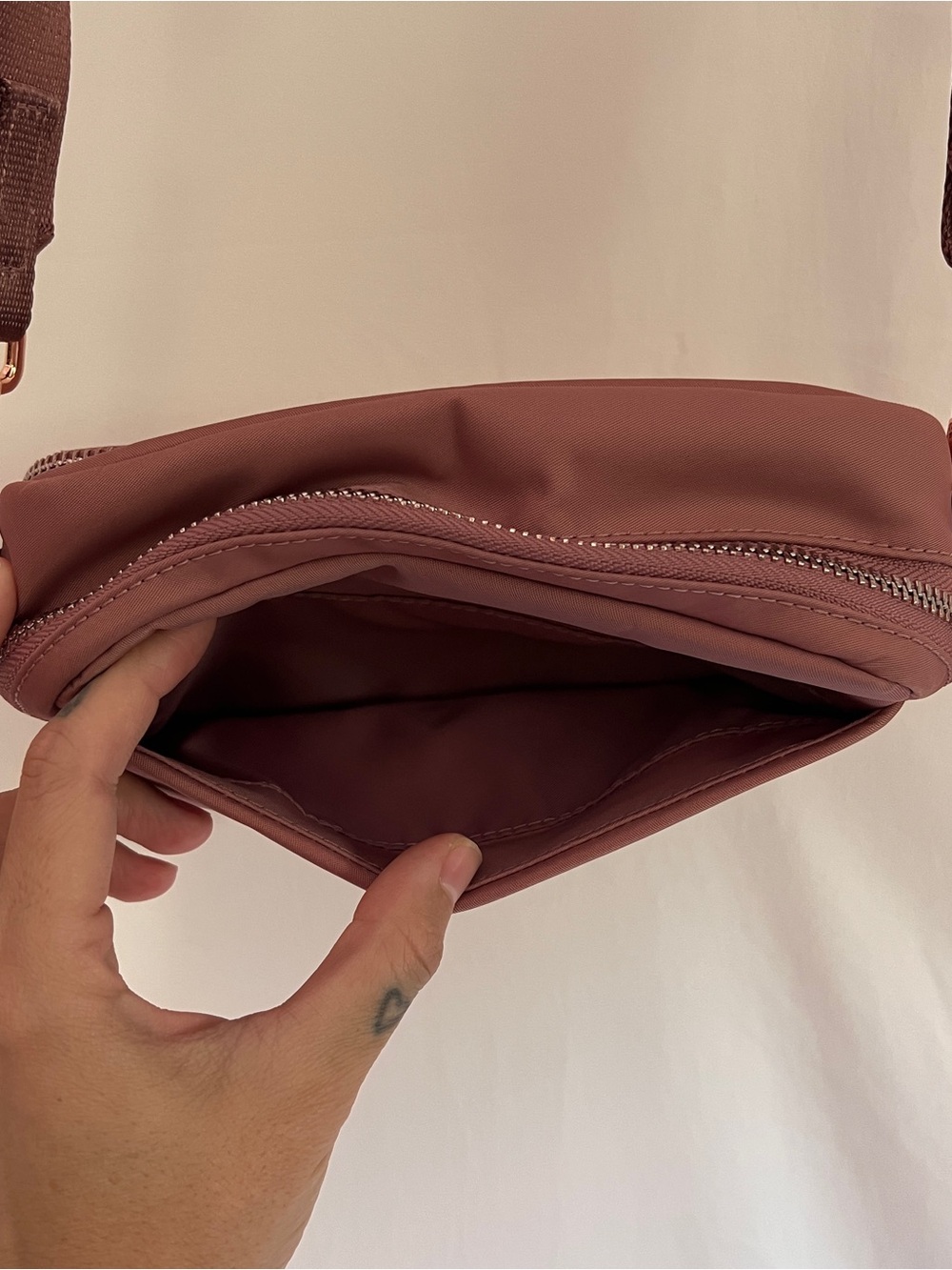 lululemon athletica Everywhere Crossbody Bag 2L Metal Hardware in Dusty Rose - Picture 5 of 11